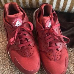 Nike Burgundy Red Hurraches